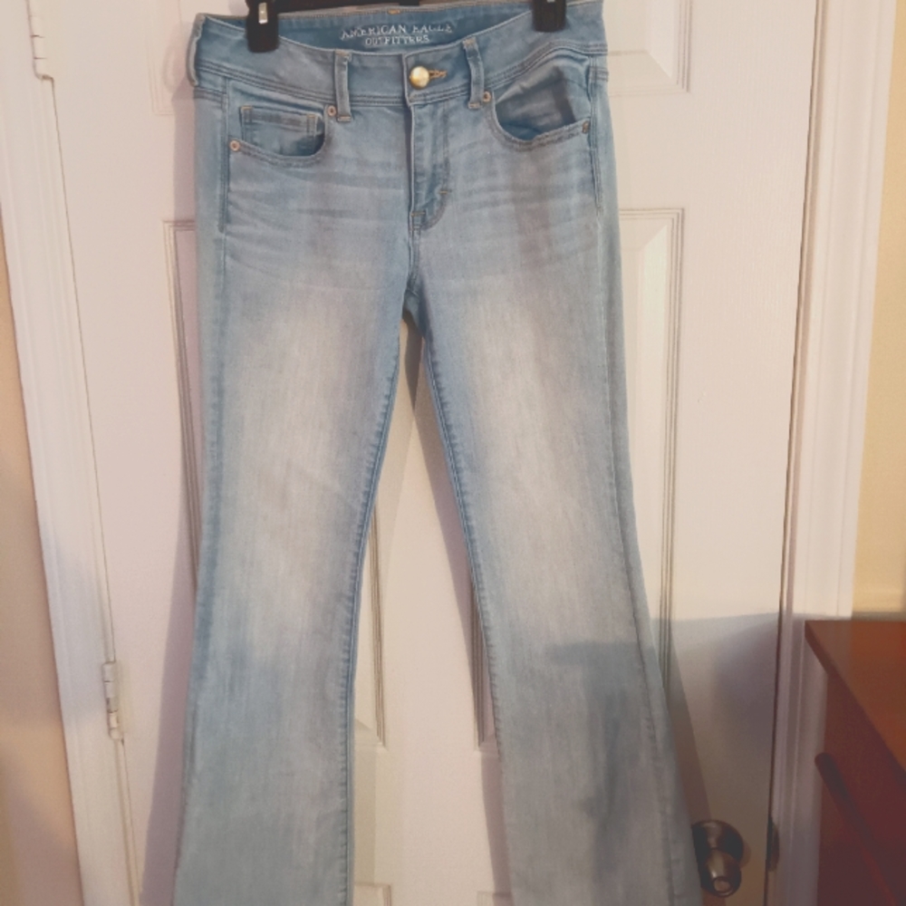 American Eagle jeans.. size 10...color light wash.